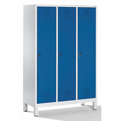 CP Garderobenschrank mit Kunststoff-Füßen - Abteilbreite 400 mm, HxBxT 1850 x 1200 x 500 mm - lichtgrau / enzianblau