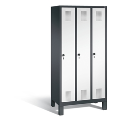 CP Garderobenschrank mit Kunststoff-Füßen - Abteilbreite 300 mm, HxBxT 1850 x 900 x 500 mm - schwarzgrau / weißaluminium